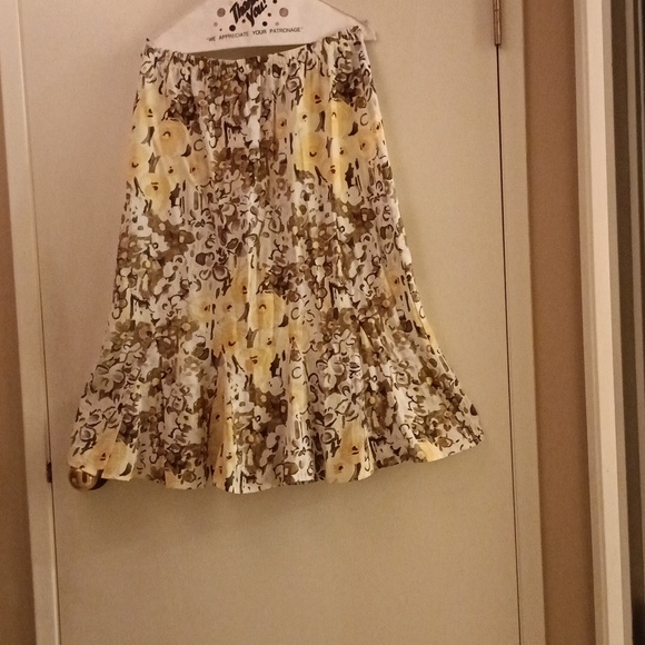 Floral Tanjay Skirt - Picture 1 of 8